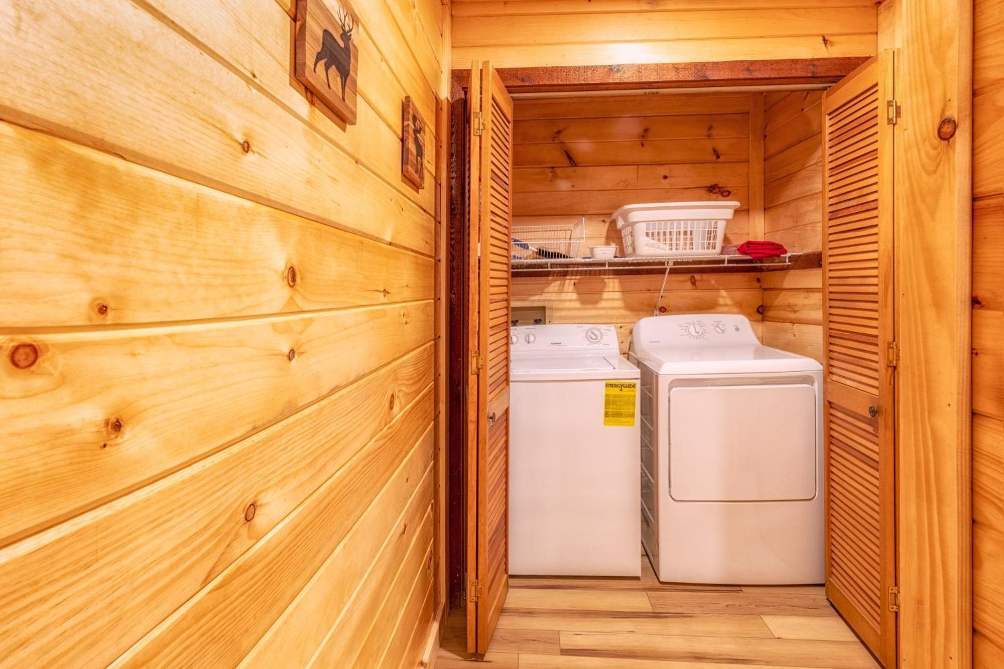 Real Log Cabin With Amazing Views, Hot Tub, Sauna, Games Gatlinburg Buitenkant foto