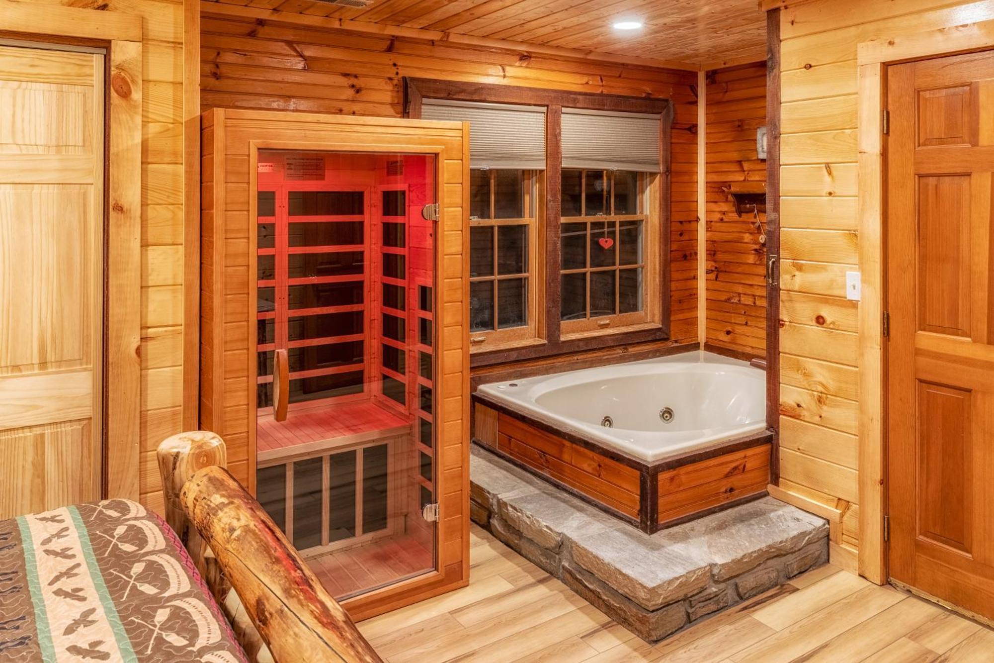 Real Log Cabin With Amazing Views, Hot Tub, Sauna, Games Gatlinburg Buitenkant foto