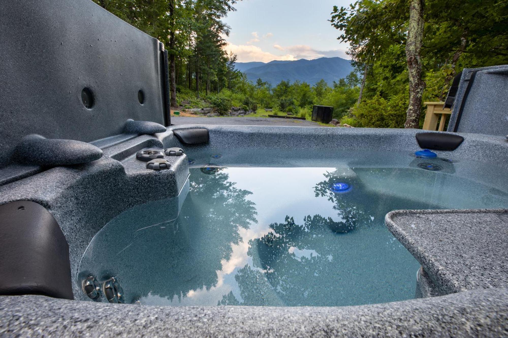 Real Log Cabin With Amazing Views, Hot Tub, Sauna, Games Gatlinburg Buitenkant foto