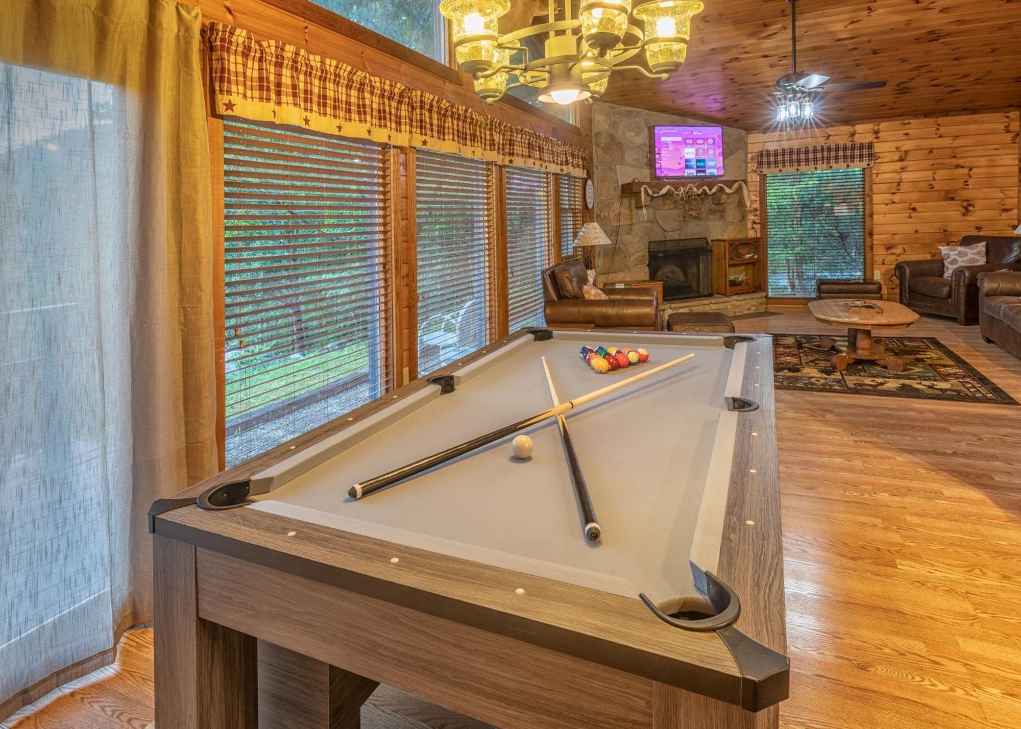 Real Log Cabin With Amazing Views, Hot Tub, Sauna, Games Gatlinburg Buitenkant foto