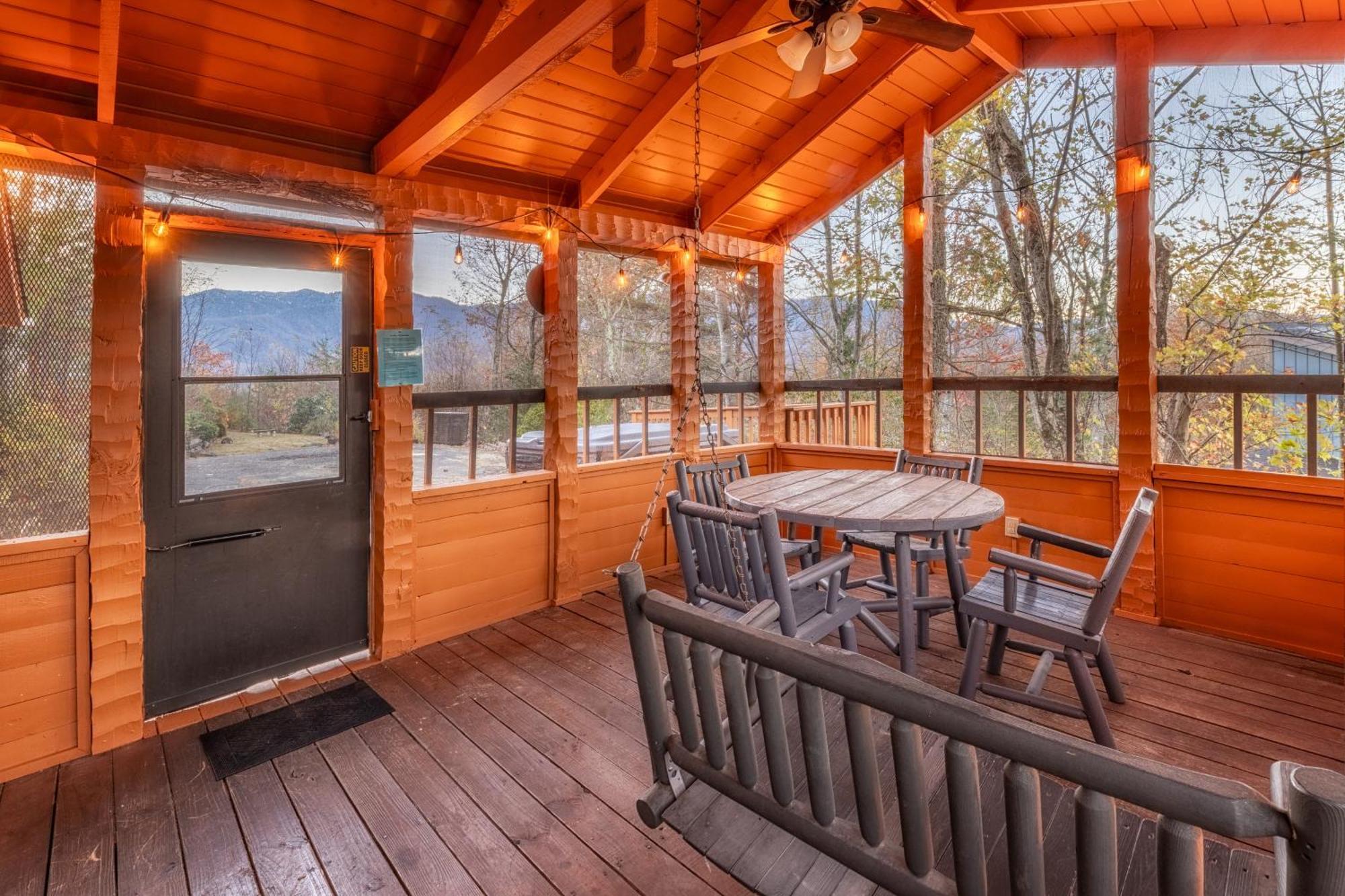 Real Log Cabin With Amazing Views, Hot Tub, Sauna, Games Gatlinburg Buitenkant foto