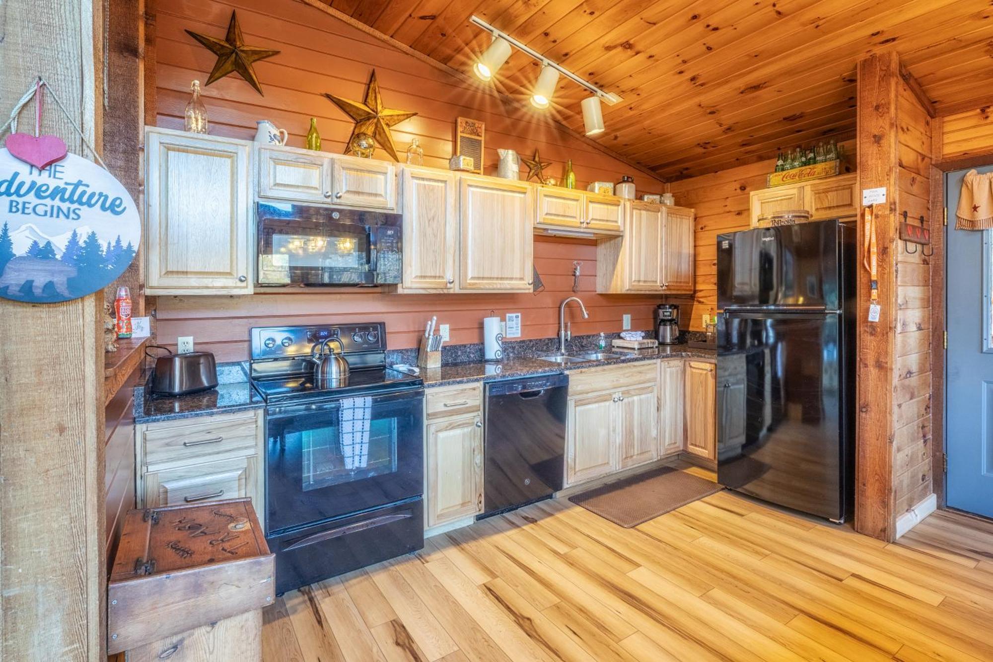 Real Log Cabin With Amazing Views, Hot Tub, Sauna, Games Gatlinburg Buitenkant foto